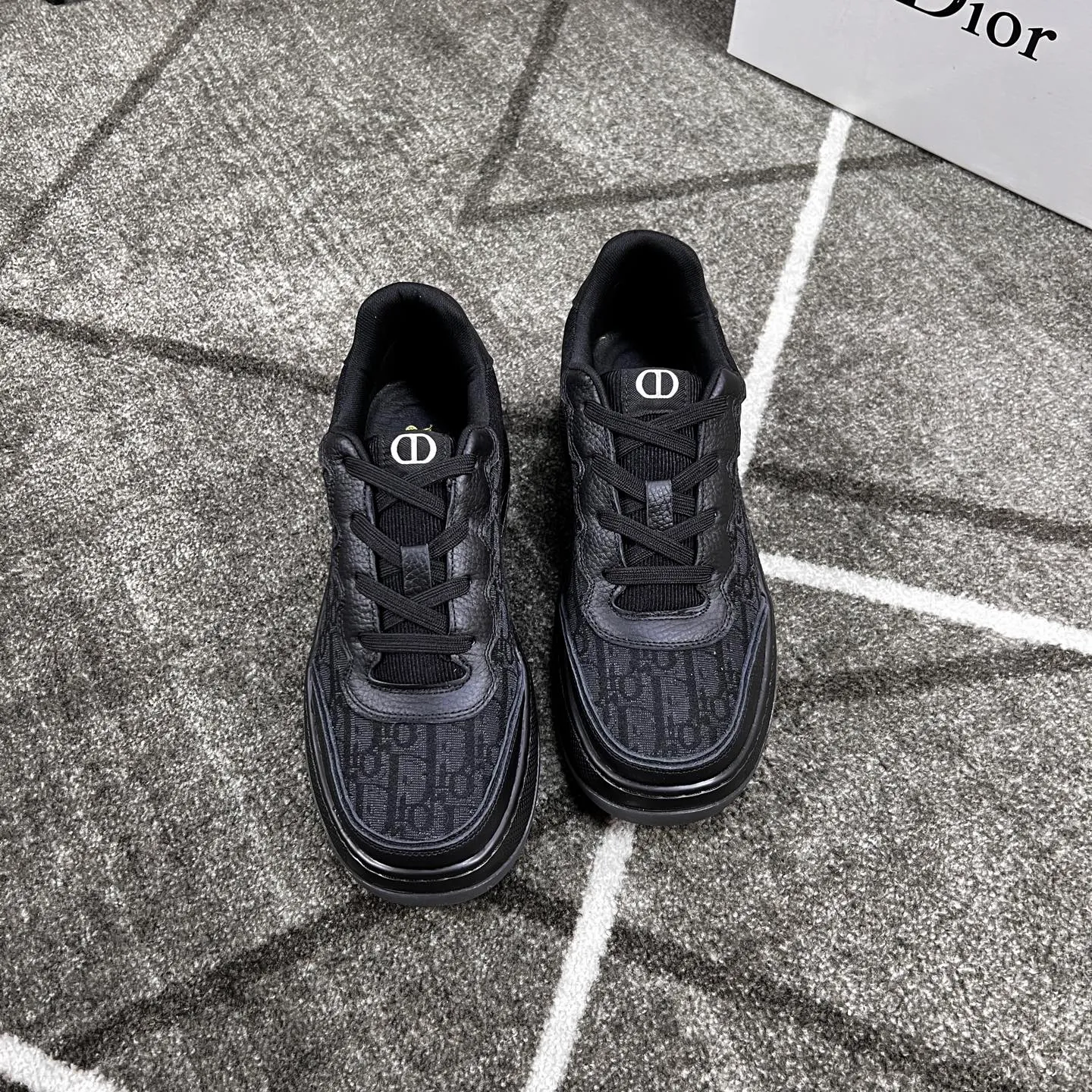 Factory price: 420💰Dior's new casual men's shoes👉 👉 Fashionable and versatile, 💞 simple and elegant style, 🔊 The fabric is made of imported cowhide with original fabric, ☑️Sheepskin feet inside, original wear-resistant rubber outsole, exclusive new style, actual shot, four colors available, code number: 38-44, (45 can be customized)